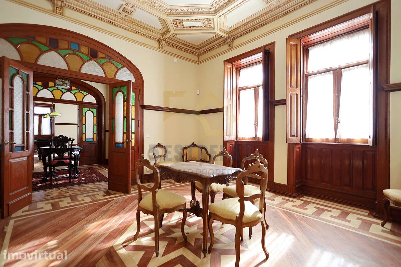 Imponente Palacete com muito charme no centro de Alcanena - Grande imagem: 4/49