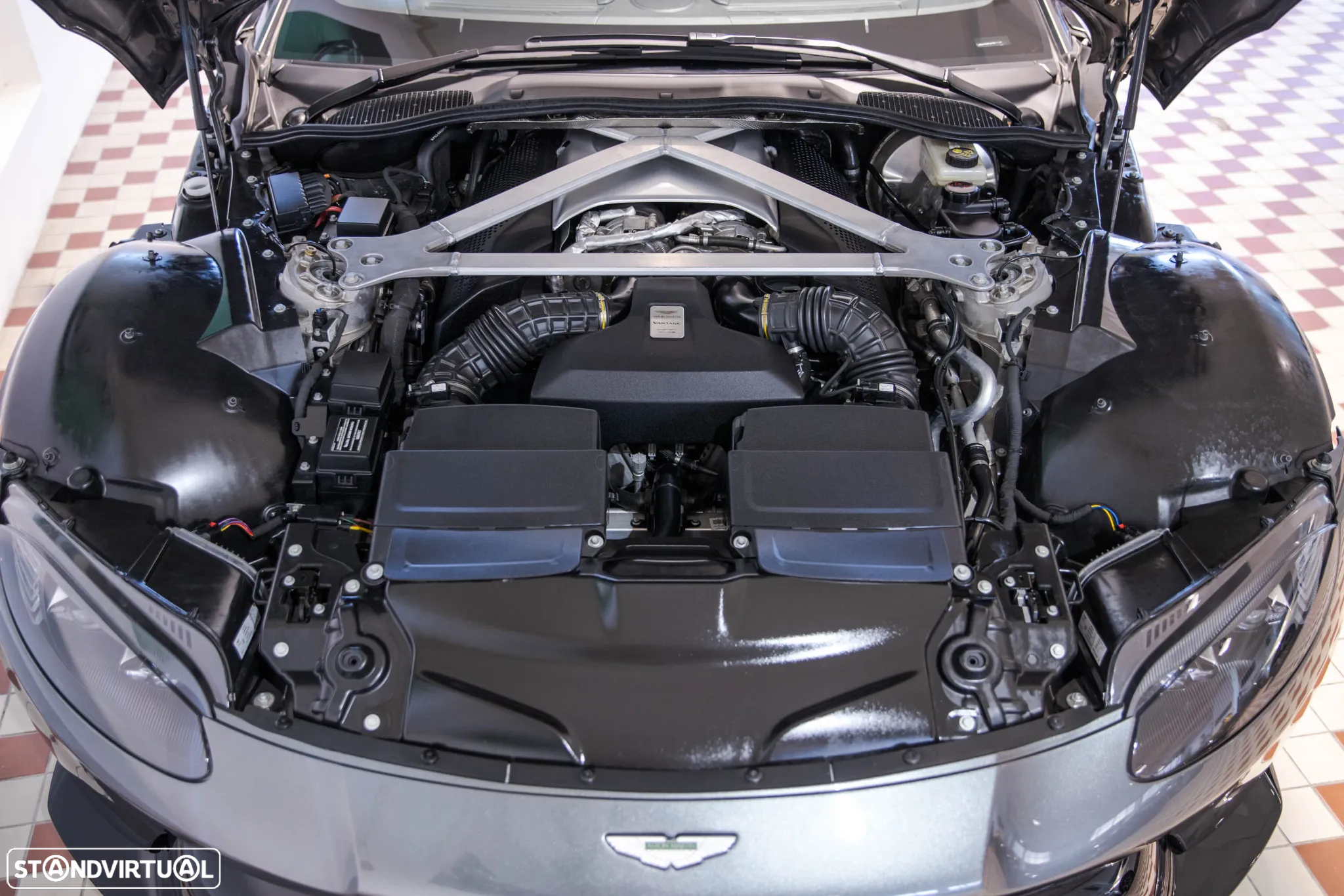 Aston Martin Vantage Coupe V8 - 13