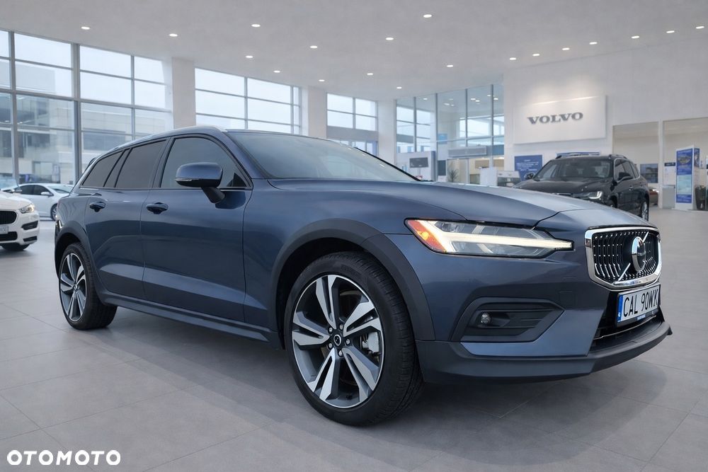 Volvo V60 B5 B AWD Plus Dark - 2