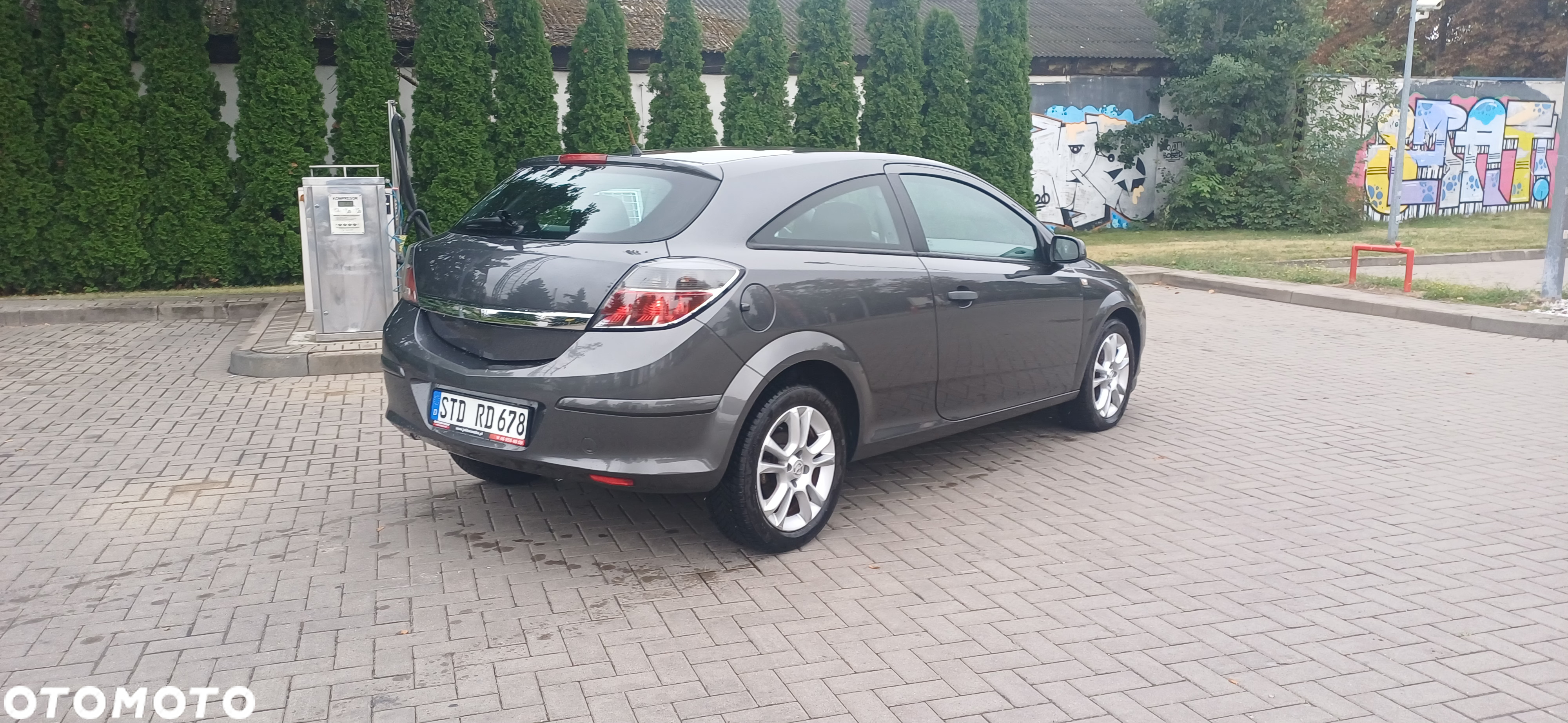 Opel Astra IV GTC 1.4 Active - 3