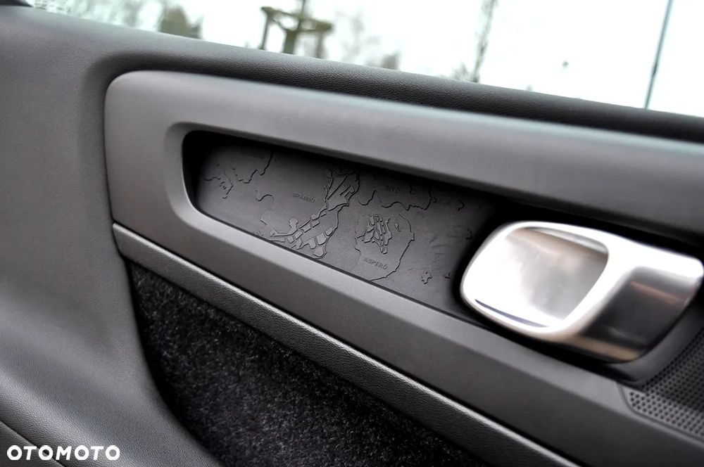 Volvo XC 40 T3 Momentum Pro - 21