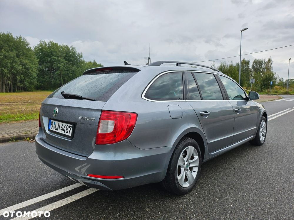 Skoda Superb 2.0 TDI DSG Ambition - 4
