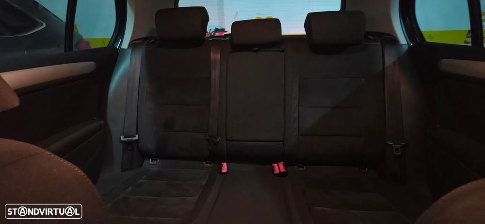 VW Golf 1.6 TDi Highline DSG - 6