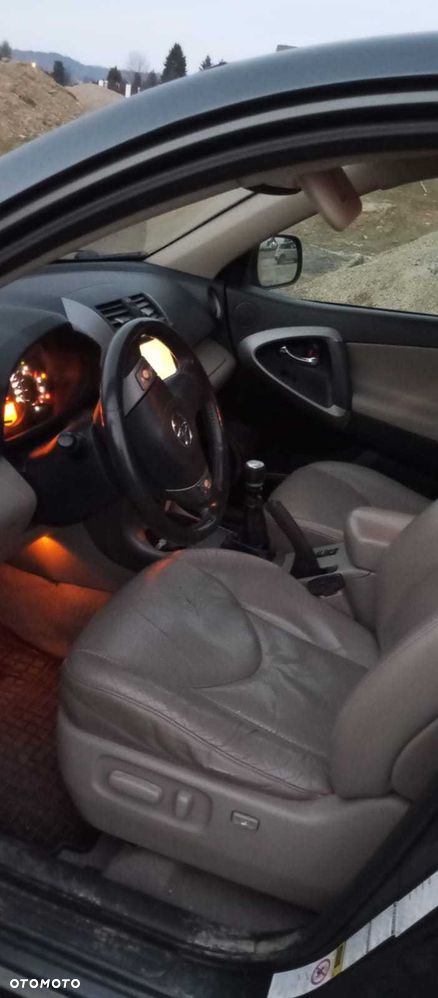 Toyota RAV4 - 3