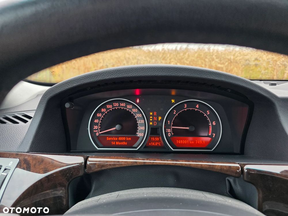 BMW Seria 7 735i - 6
