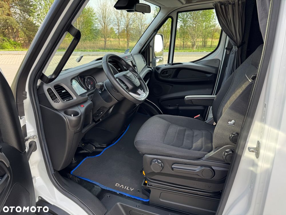 Iveco Daily 2023r Hi-Matic‼️72C18‼️Winda Dhollandia 1000KG // Plandeka 15 Palet 2x Firanka + dach zsuwany + regulacja wysokości ‼️Spanie z tyłu WEJKAMA Wysokość rampowa Full LED Tempomat Salon Polska DMC7200KG Faktura Vat 23% TwinCab - 18