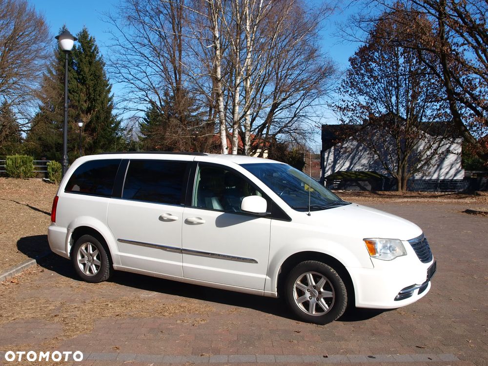 Chrysler Town & Country - 35