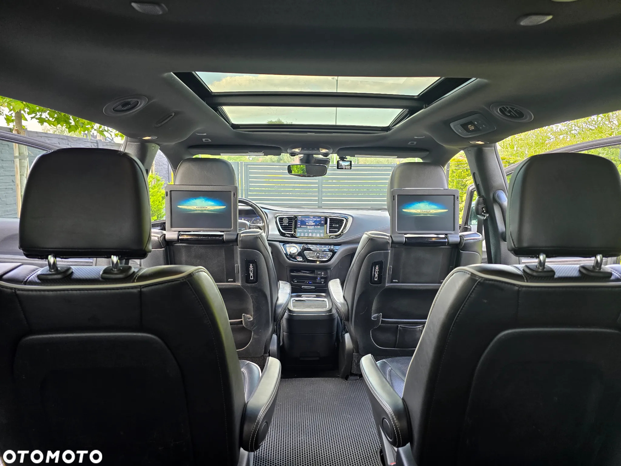 Chrysler Pacifica - 11