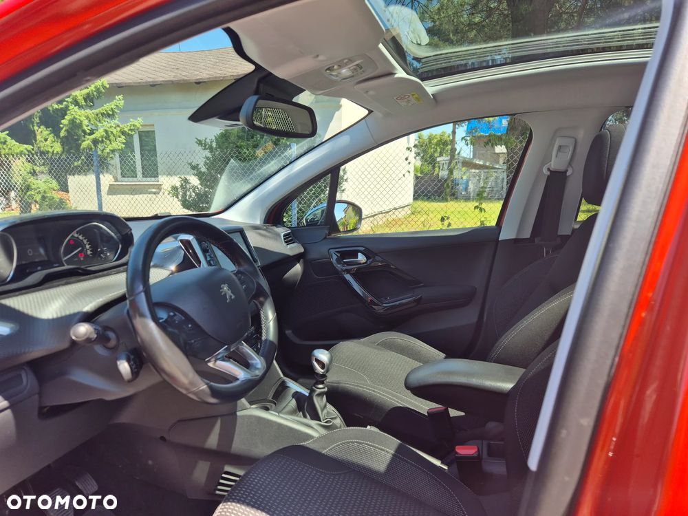 Peugeot 208 - 15