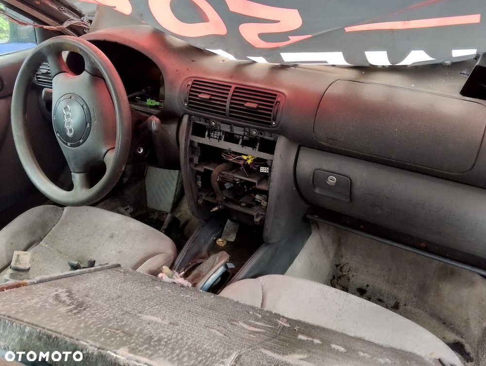 Audi A3 8L (1996-2003r.) 1.8 B 125KM. Silnik AGN Skrzynia CZM lakierLZ8P. Cały na części GWARANCJA !!!  Przód Tył Zestaw Komplet Drzwi Klapa Zderzak Błotnik Maska Grill Atrapa Szyba Pas Lampa Lusterko Boczki Fotel Kanapa Kokpit Deska Rozdzielcza Przełącznik Włącznik Sterownik Przewody Wiązka Instalacja Moduł Komputer Czujnik Listwa Pompa Alternator Wtryski Głowica Rozrusznik Kompresor Sprzęgło Dwumas Silnik Skrzynia ABS Klimatyzacji Paliwa Wspomagania Kolektor Turbina Przepustnica Zawór Chłodnica Koło Hak Belka Sanki Zawieszenie Mcpherson Półoś Amortyzator Wydech Tłumik Zacisk Most - 5