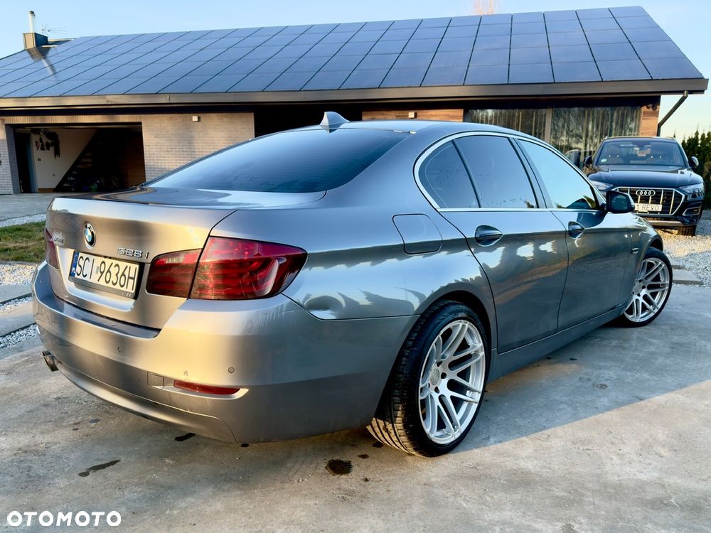 BMW Seria 5 528i xDrive Sport-Aut Luxury Line - 4