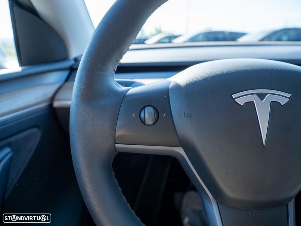 Tesla Model Y Standard - 32