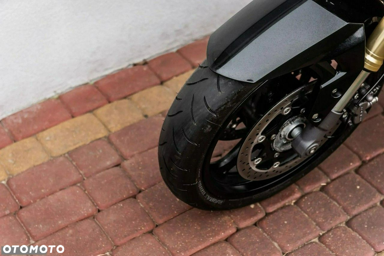 Suzuki GSR - 7