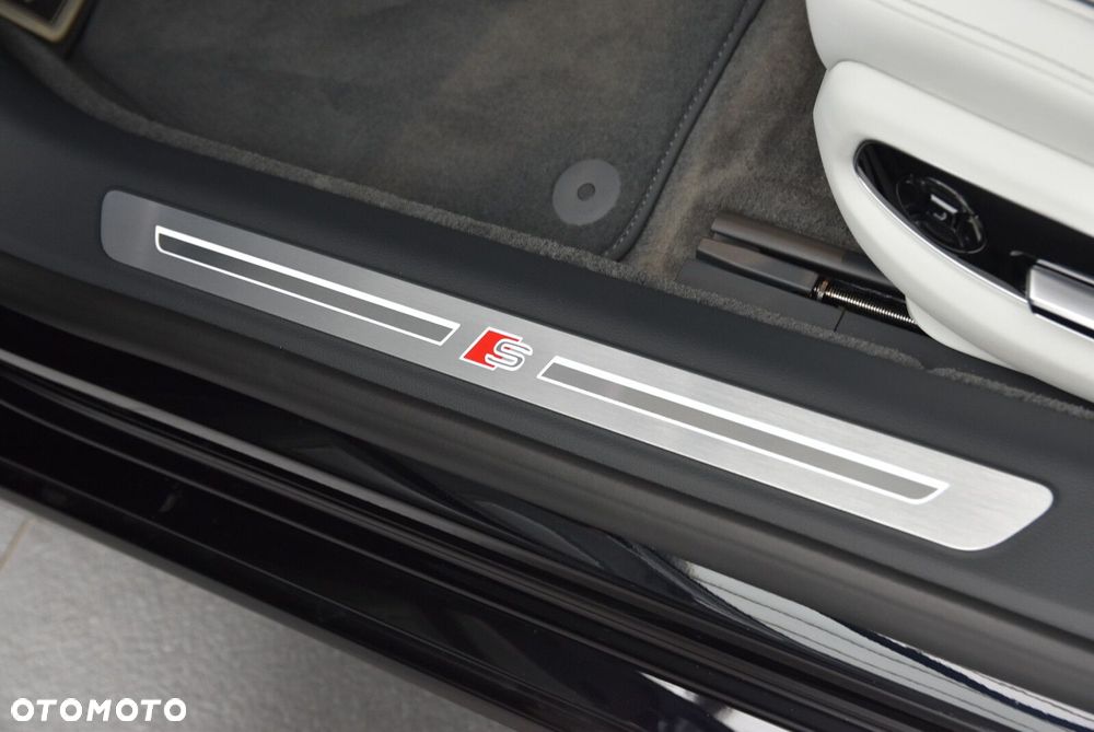 Audi S8 - 20