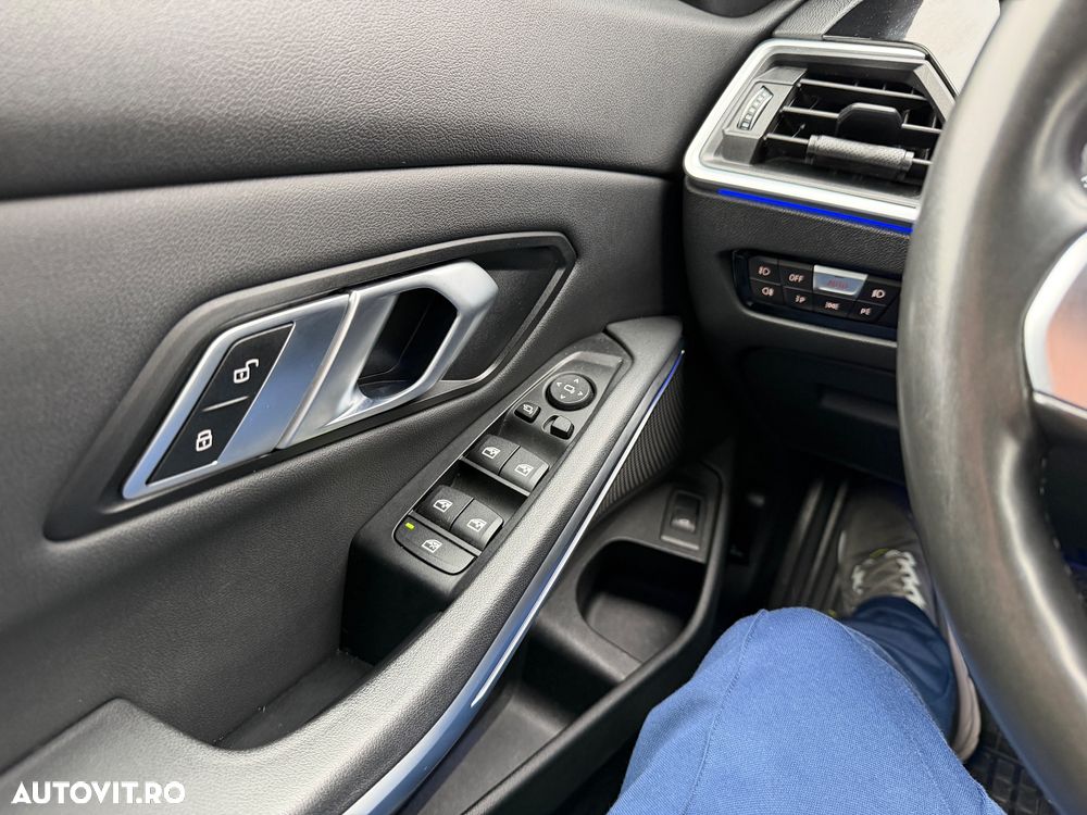 BMW Seria 3 320i AT - 15