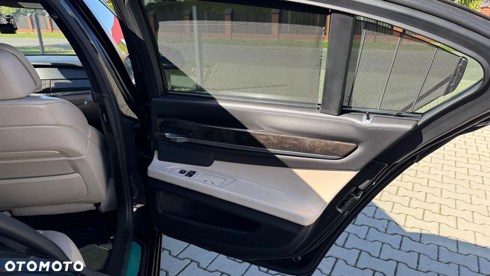 BMW Seria 7 740d xDrive - 13