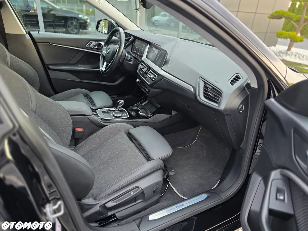 BMW Seria 2 220d xDrive Sport Line sport - 26