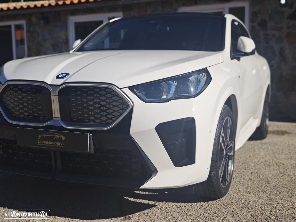 BMW iX2 eDrive20 Pack Desportivo M - 12