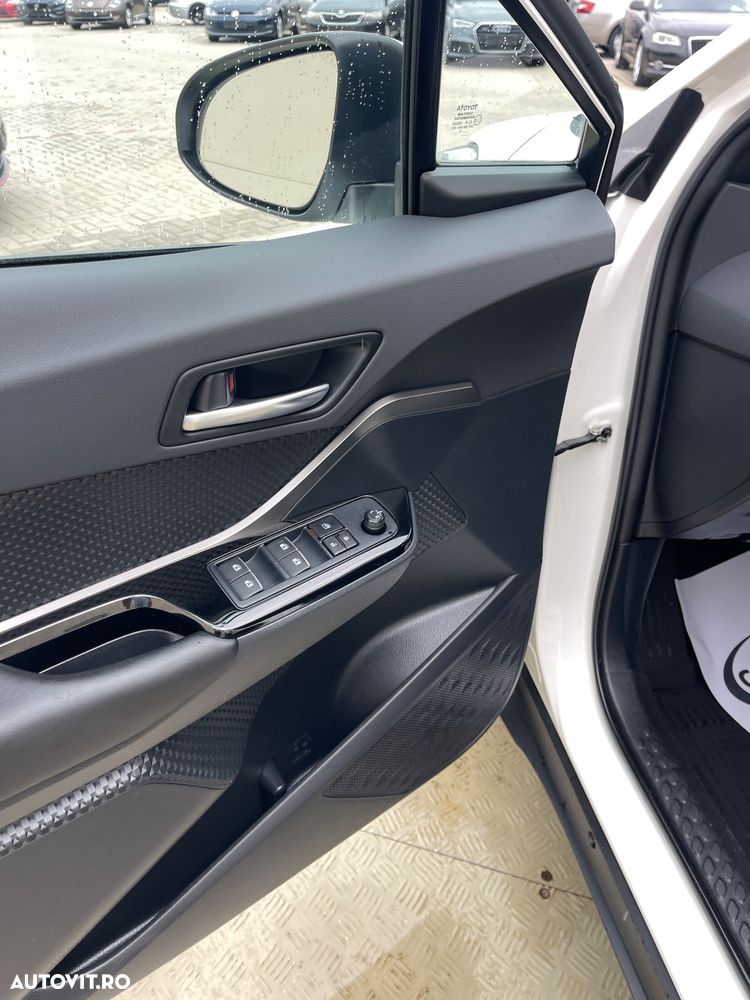 Toyota C-HR Hybrid Club - 30