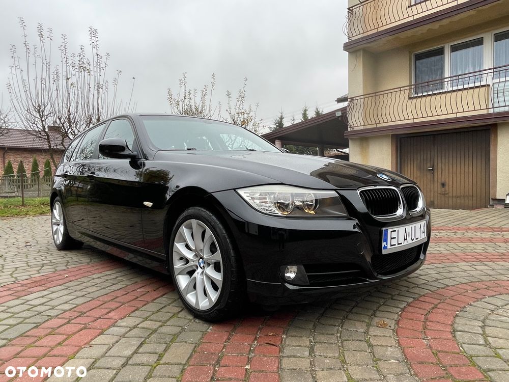 BMW Seria 3 318i Touring - 14