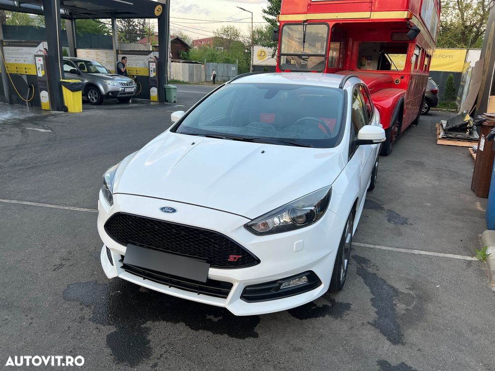 Ford Focus ST - 10