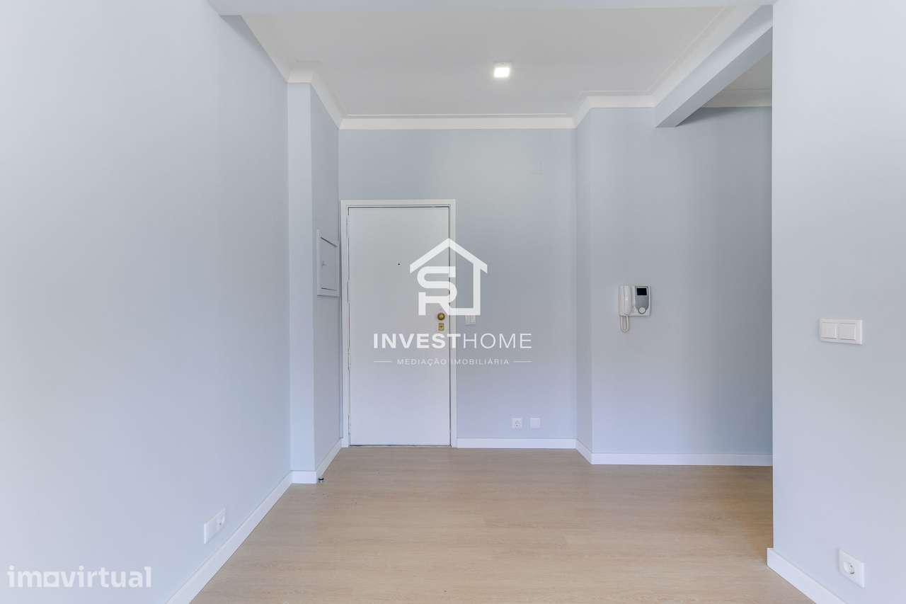 Apartamento T2+1 | Renovado | Boas Áreas | Varanda | 2 Lugares Garagem - Grande imagem: 2/45