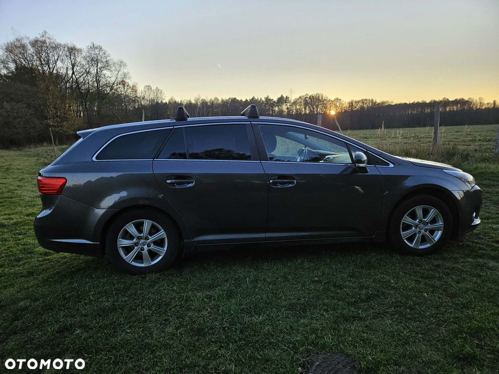 Toyota Avensis 2.0 D-4D Active - 9