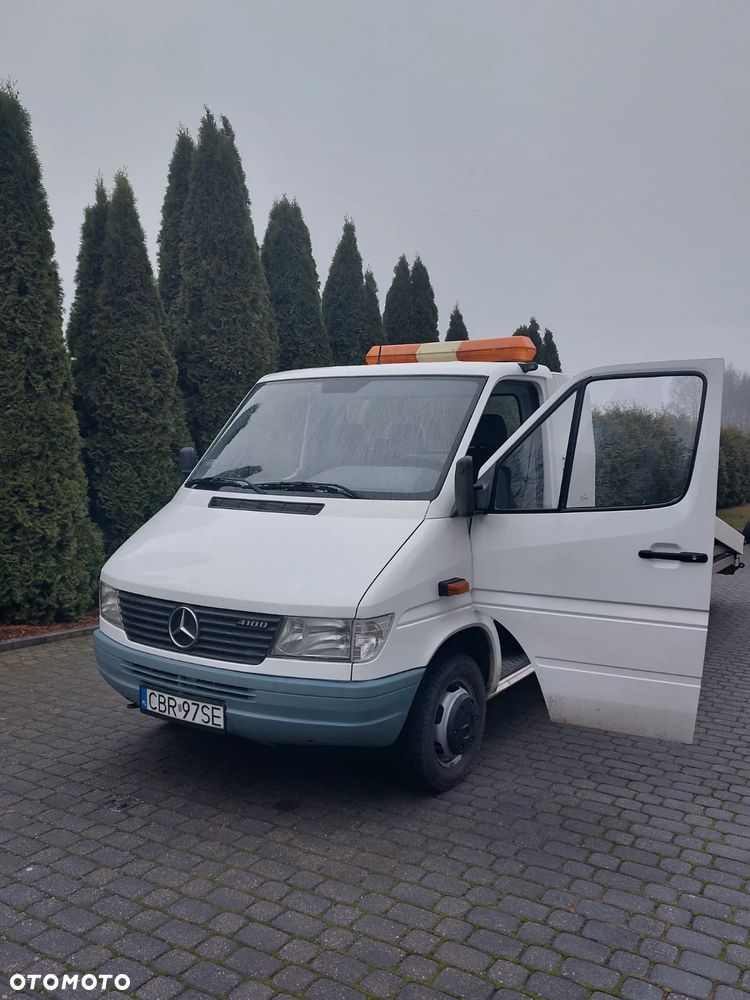 Mercedes-Benz 410 - 2