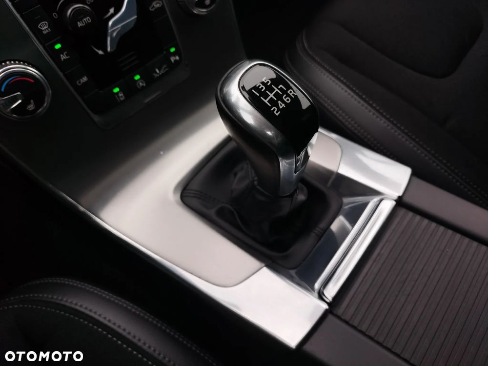 Volvo V60 Cross Country D3 Drive-E Momentum - 15