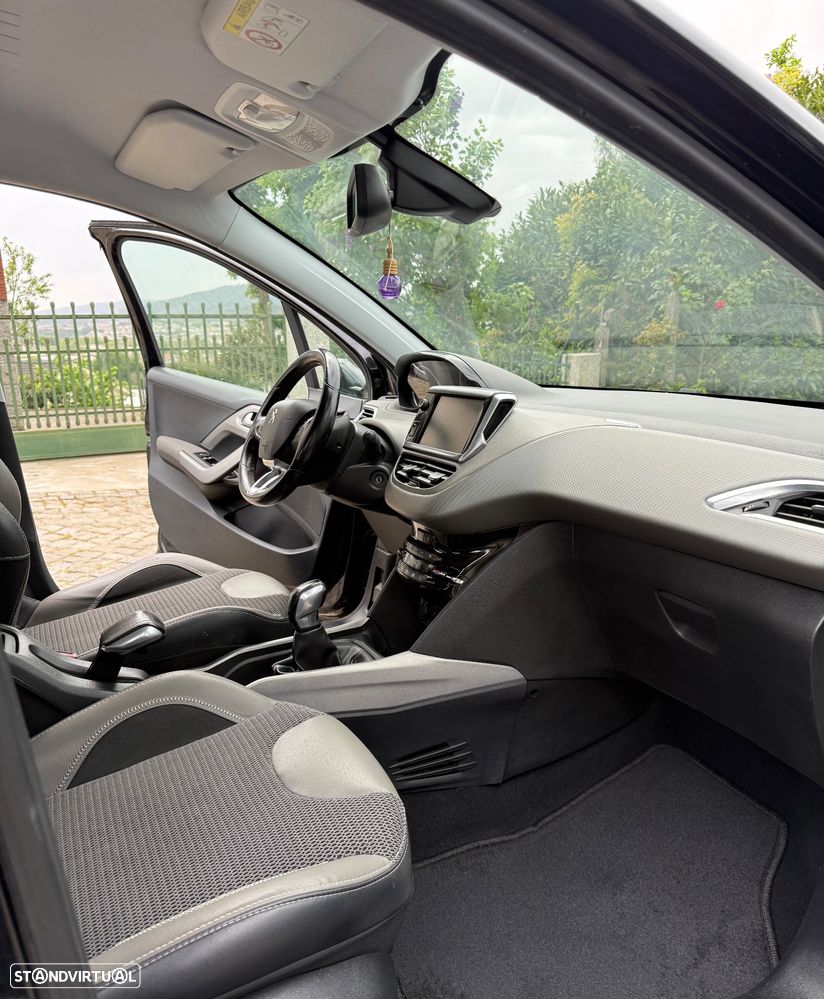 Peugeot 2008 1.2 PureTech Allure - 12