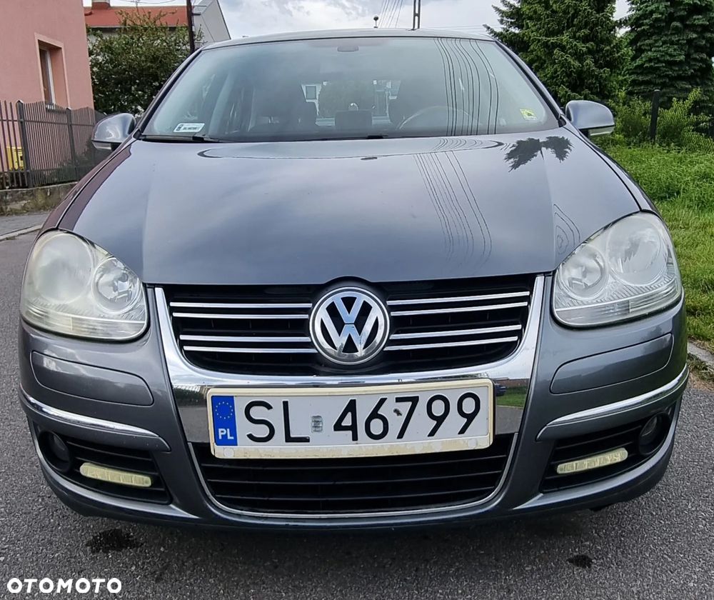 Volkswagen Jetta - 1