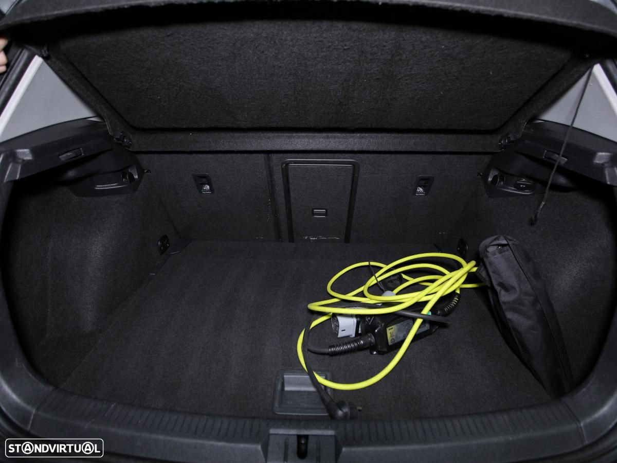 VW e-Golf AC/DC - 11
