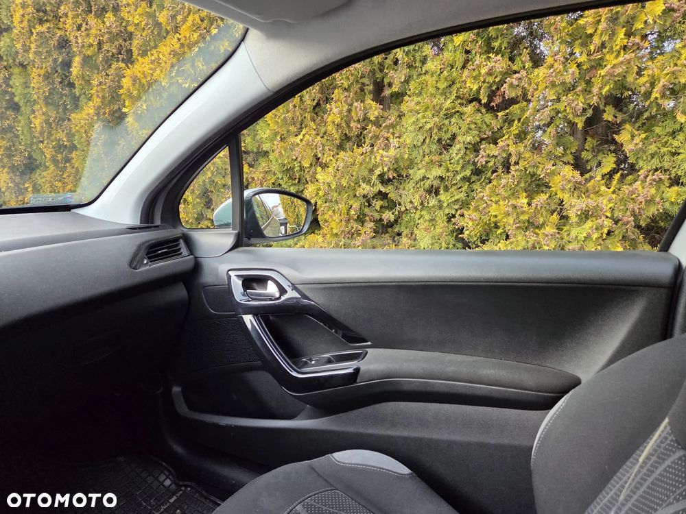 Peugeot 208 e-HDi 92 Stop&Start Allure - 26