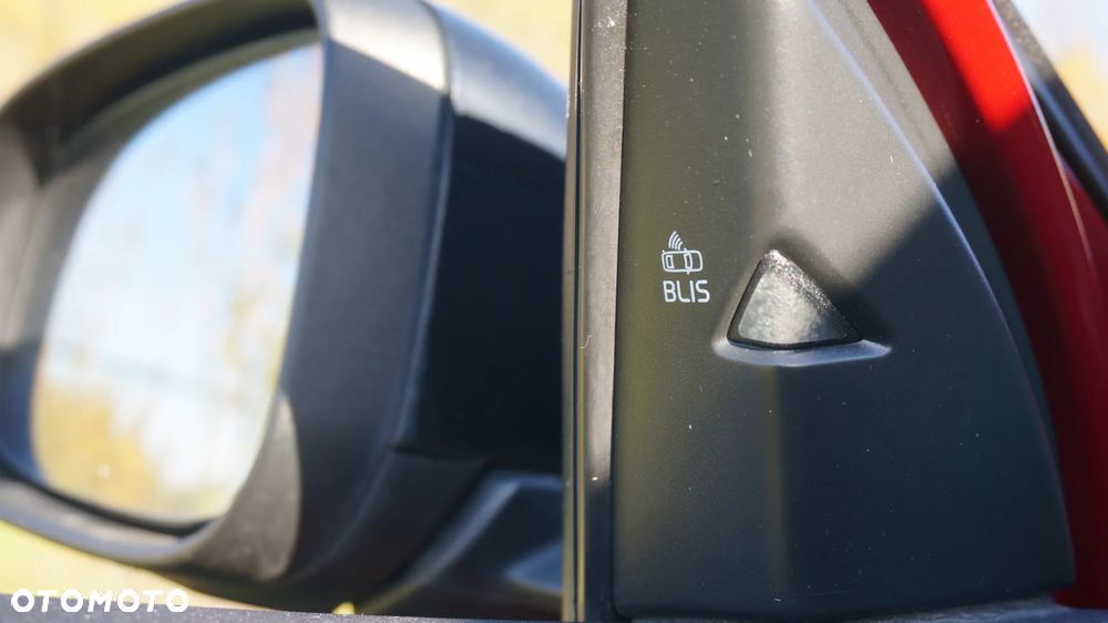 Volvo V40 Cross Country D3 Drive-E Momentum - 8