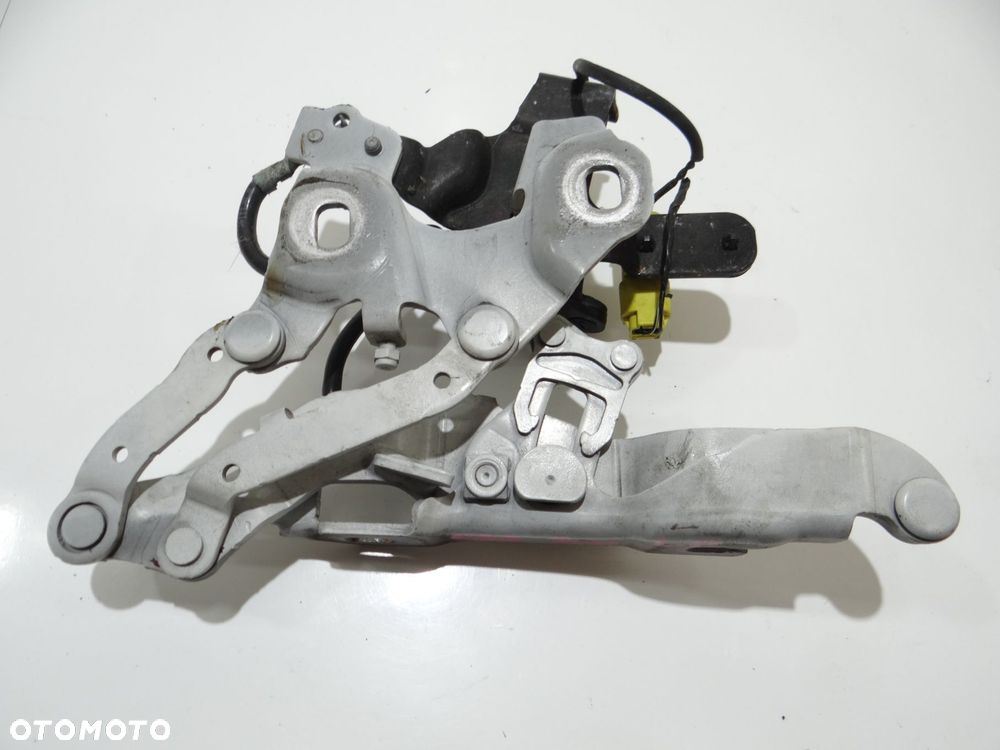 ZAWIAS NABÓJ PIROTECHNICZNY LEWY MASKI BMW E88 300 - 1