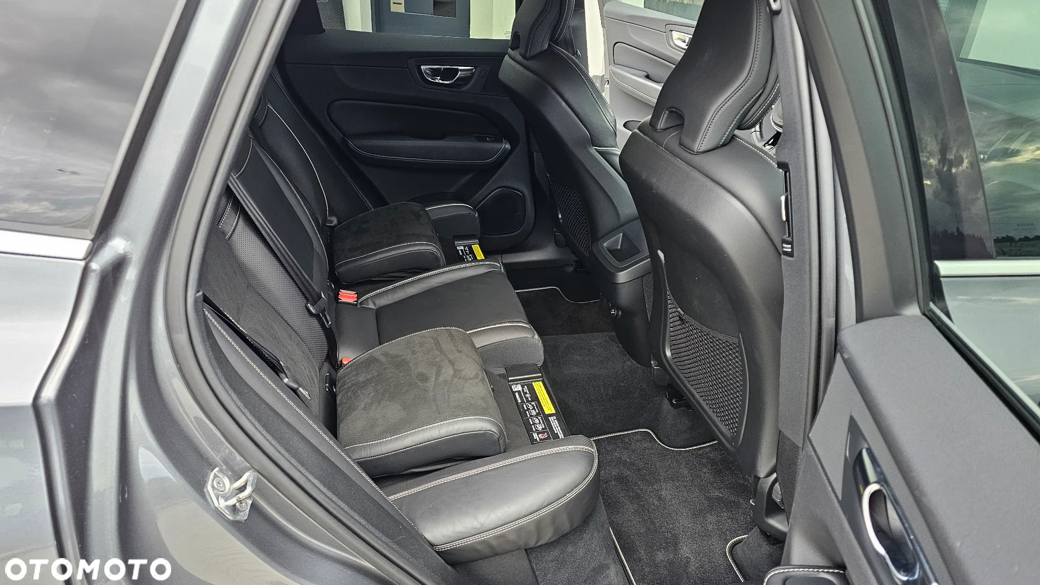 Volvo XC 60 D4 R-Design - 17
