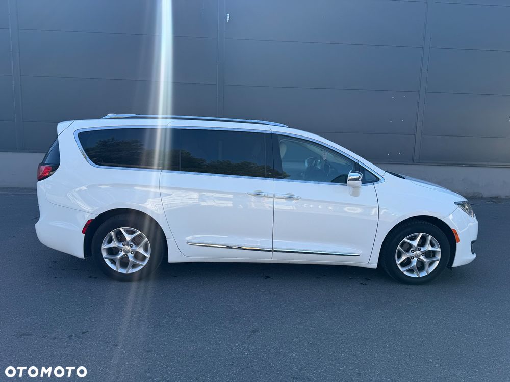 Chrysler Pacifica - 22