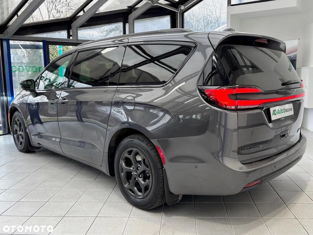 Chrysler Pacifica - 2