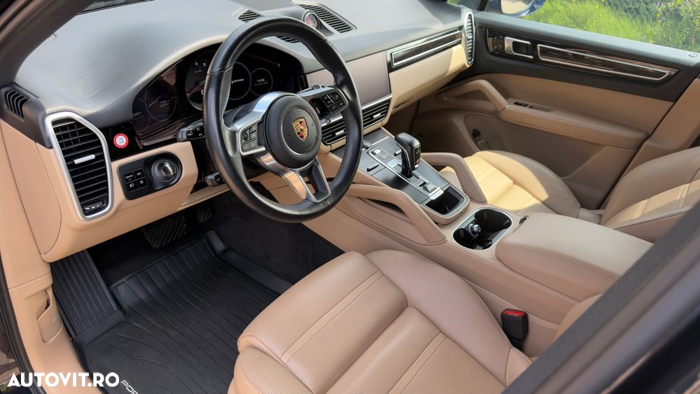 Porsche Cayenne Standard - 5