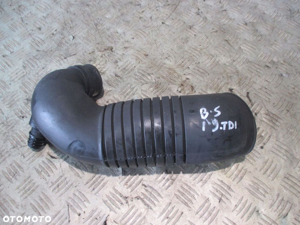 VW PASSAT B5 1,9tdi AWX 130km rura powietrza 8D0129615K - 1