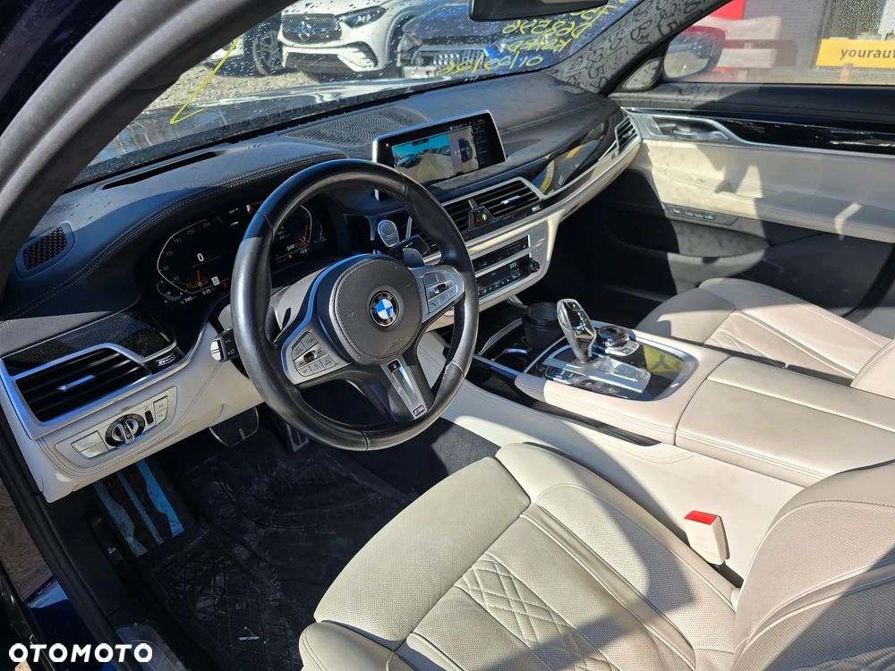 BMW Seria 7 750i xDrive - 11