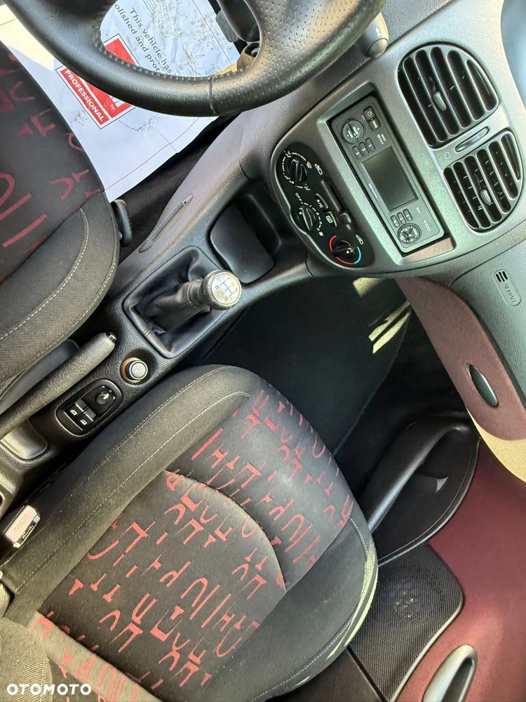 Peugeot 206 - 18