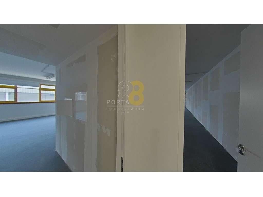 Escritório inserido no Centro Empresarial do Porto a pouco minutos ... - Grande imagem: 3/33