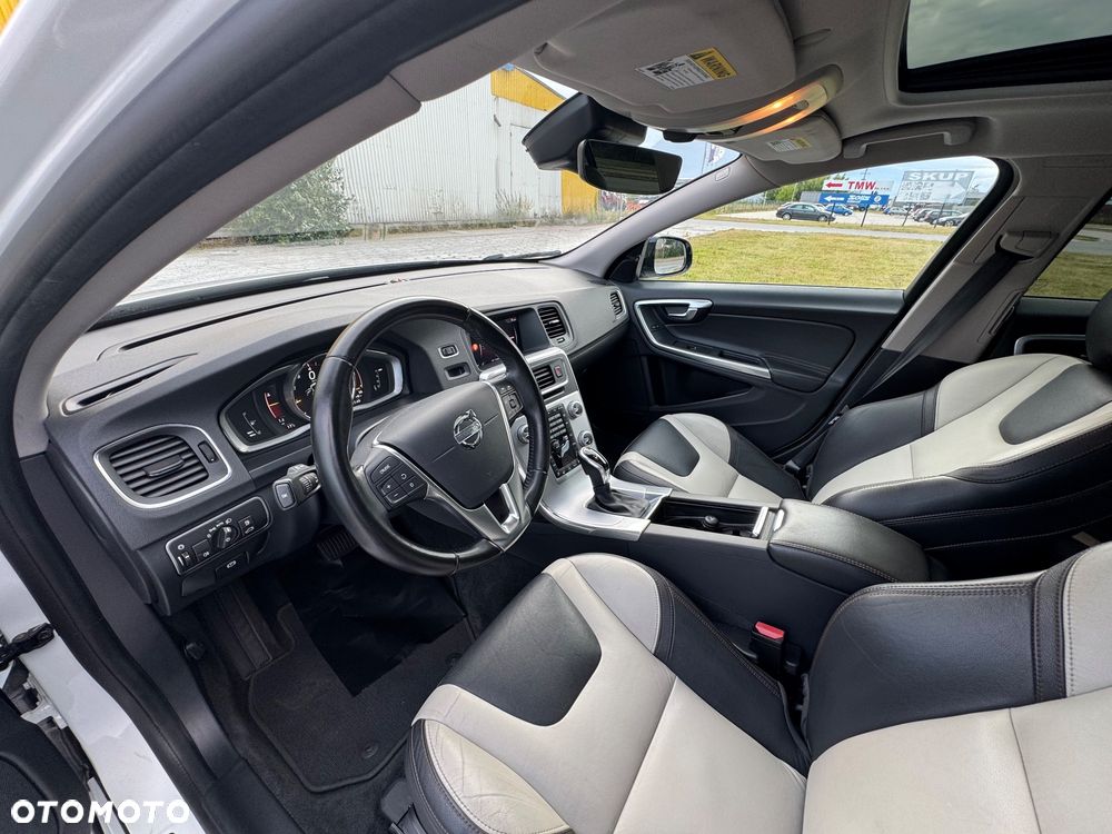 Volvo V60 Cross Country T5 AWD Momentum - 11