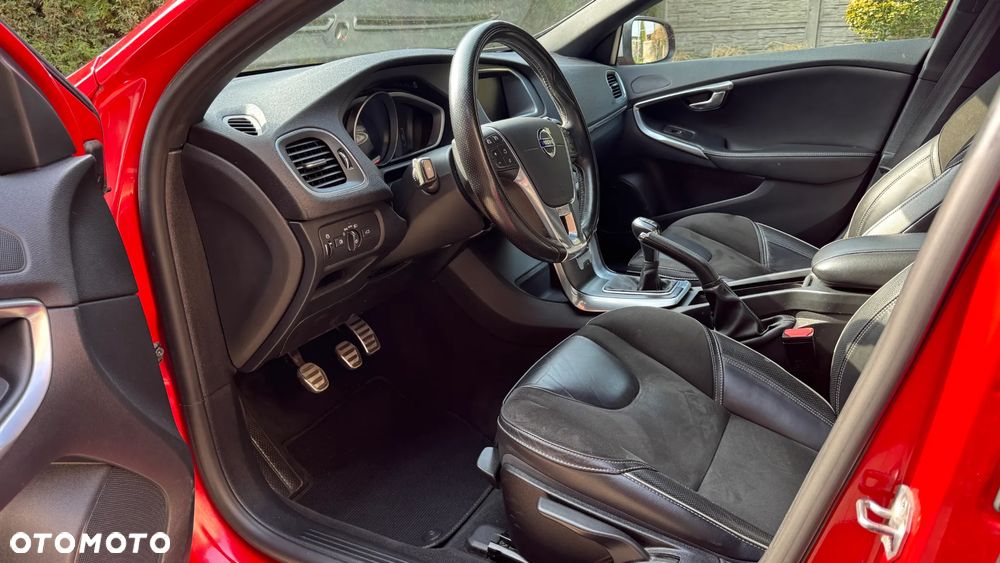 Volvo V40 D2 Drive-E R-Design Momentum - 16
