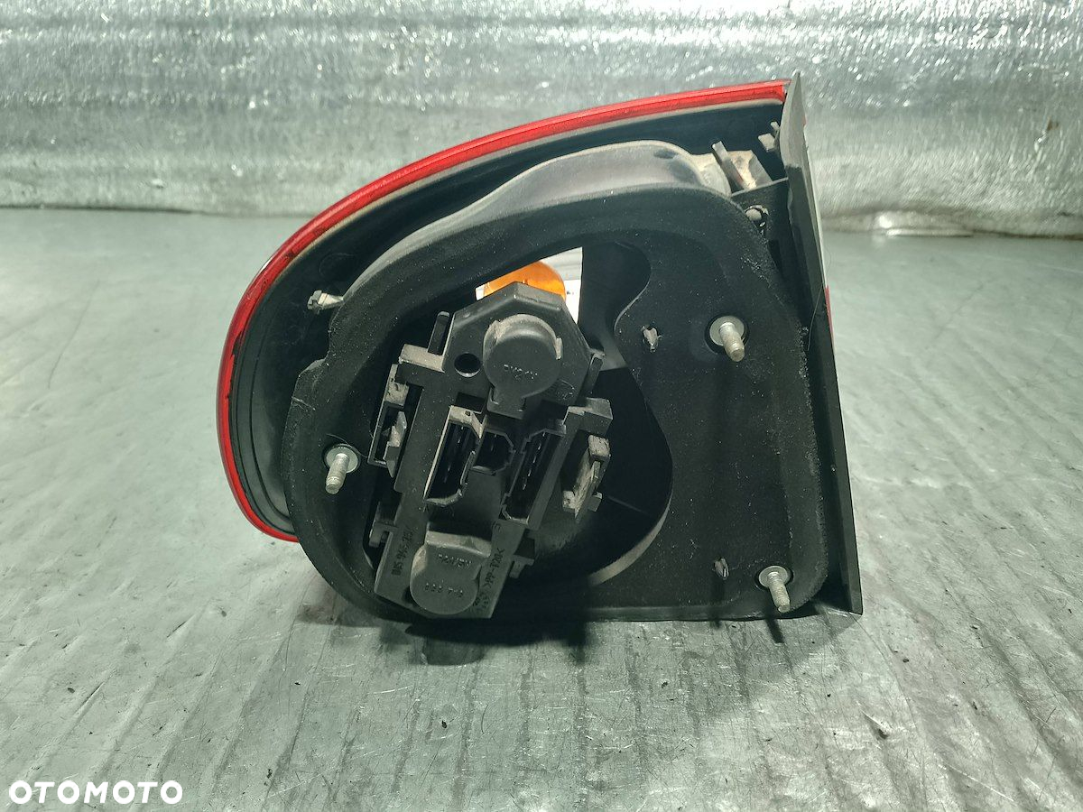 LAMPA TYLNA PRAWA SEAT TOLEDO II 1M5945096B SEDAN - 5