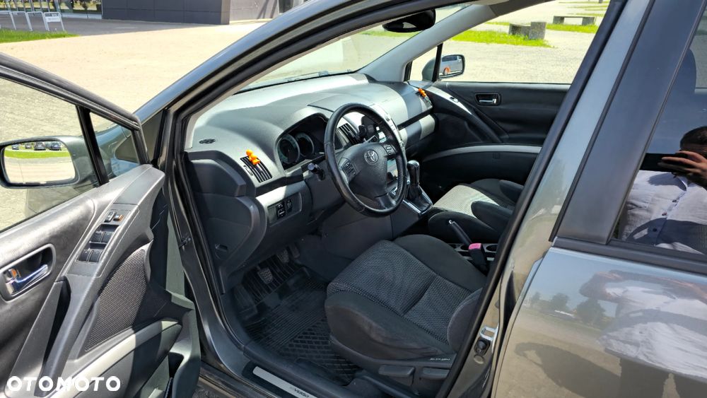 Toyota Corolla Verso - 3