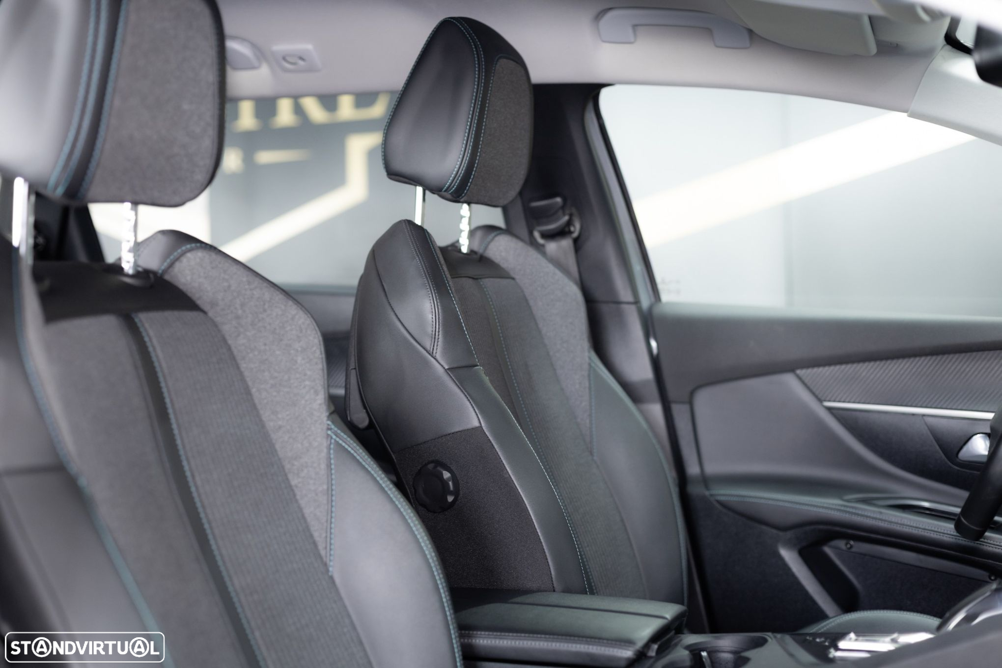 Peugeot 5008 BlueHDI 130 EAT8 Allure - 23