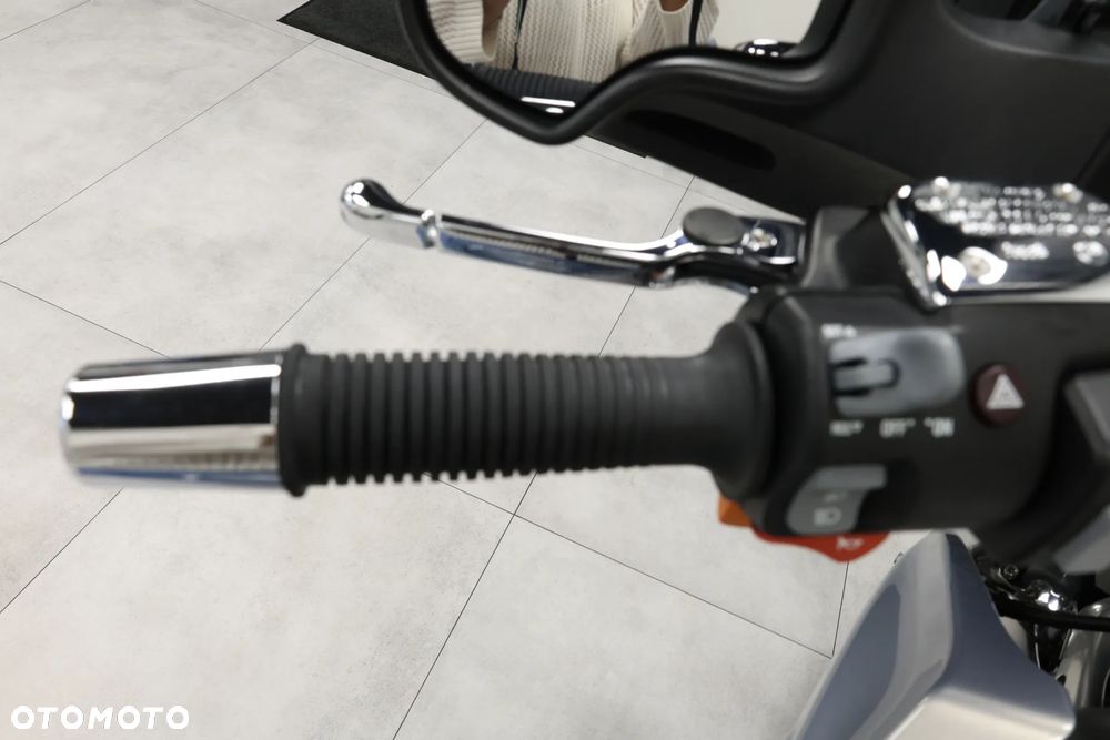 BMW R - 18