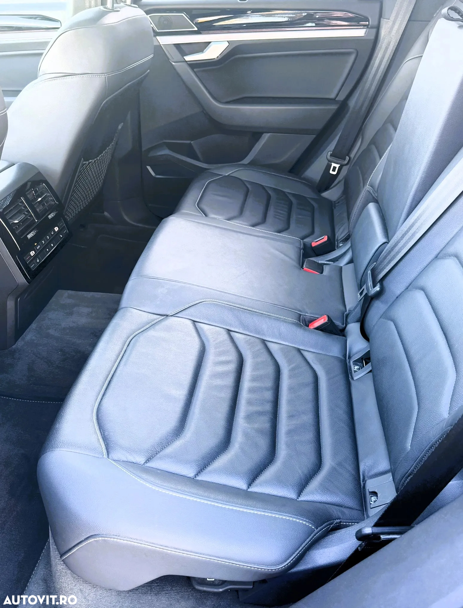Volkswagen Touareg V6 TDI R-Style - 24